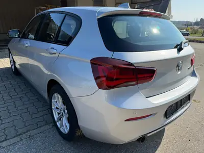 BMW 118i Edition Sport Line — Berline dynamique, automatique, faible kilométrage — Innenraum