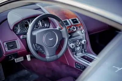 Aston Martin DB9 Touchtronic 2 — Coupé sportif anglais, 476 ch et kilométrage quasi neuf — arrière