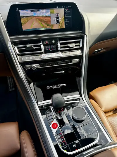 BMW M8 xDrive M Competition Gran Coupé — Performance extrême et élégance britannique en vert métallisé — Miniature 8