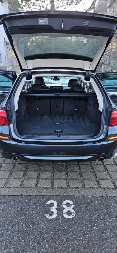 BMW 530d xDrive Touring — Break diesel performant, 8 pneus, cuir premium — cruscotto