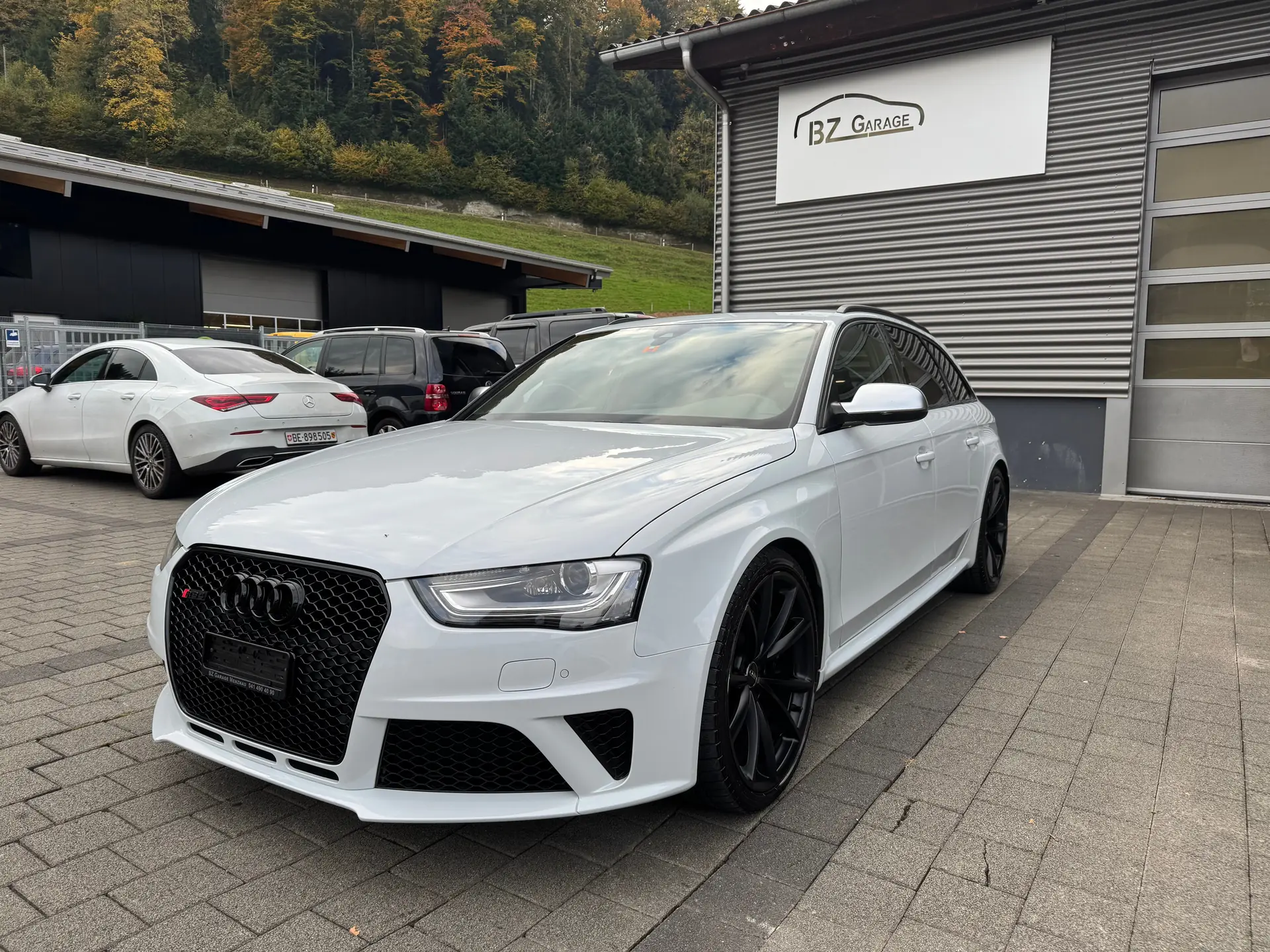 Audi RS4 Avant 4.2 FSI V8 quattro — Breaks de prestige, 450 ch et design intemporel — vue extérieure