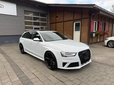 Audi RS4 Avant 4.2 FSI V8 quattro — Breaks de prestige, 450 ch et design intemporel — arrière