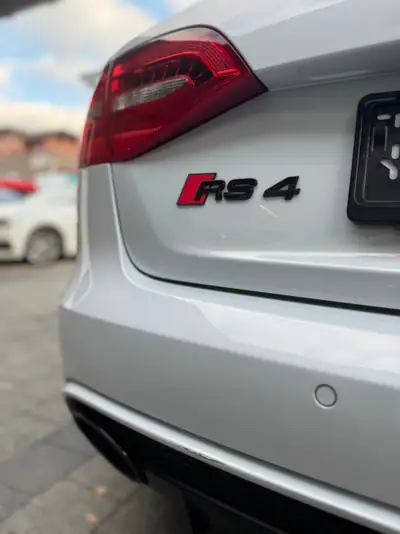 Audi RS4 Avant 4.2 FSI V8 quattro — Breaks de prestige, 450 ch et design intemporel — tableau de bord