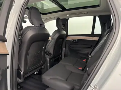 Volvo XC90 T8 eAWD Plus Bright — SUV hybride rechargeable, 1100 km seulement — detail