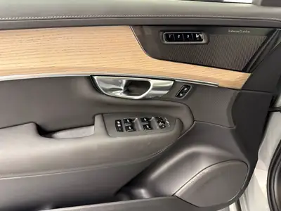 Volvo XC90 T8 eAWD Plus Bright — SUV hybride rechargeable, 1100 km seulement — Thumbnail 9