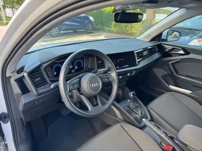 Audi A1 Sportback 35 TFSI S-tronic — Citadine dynamique, 36 000 km seulement — tableau de bord