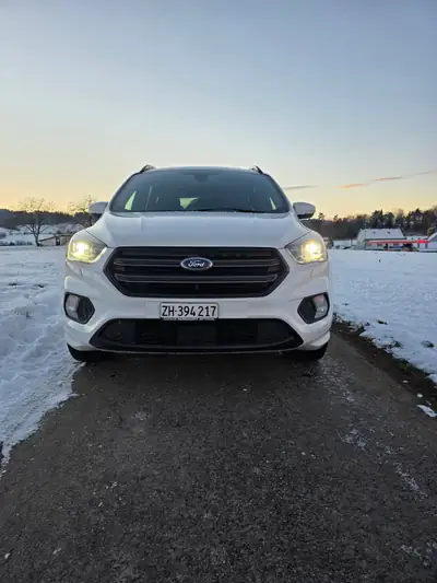 Ford Kuga 2.0 TDCi ST Line High 4WD — SUV robuste, 4 roues motrices, sans sinistre — exterior view