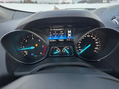 Ford Kuga 2.0 TDCi ST Line High 4WD — SUV robuste, 4 roues motrices, sans sinistre — interior