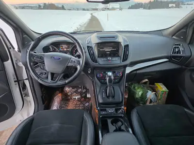 Ford Kuga 2.0 TDCi ST Line High 4WD — SUV robuste, 4 roues motrices, sans sinistre — dashboard