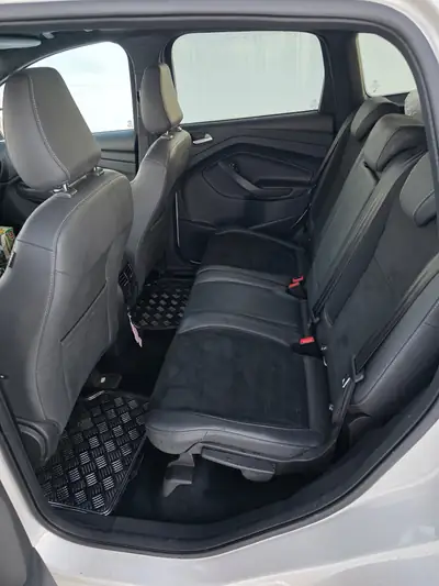 Ford Kuga 2.0 TDCi ST Line High 4WD — SUV robuste, 4 roues motrices, sans sinistre — detail