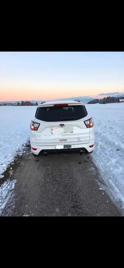 Ford Kuga 2.0 TDCi ST Line High 4WD — SUV robuste, 4 roues motrices, sans sinistre — Thumbnail 11