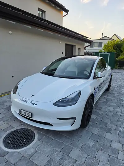 Tesla Model 3 Performance Dual Motor AWD — Électrique haute performance, 94 000 km — Außenansicht