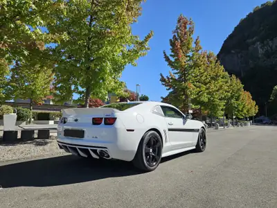 Chevrolet Camaro SS 2010 — Muscle car V8 6.2L en état neuf, 7'300 km seulement — fianco