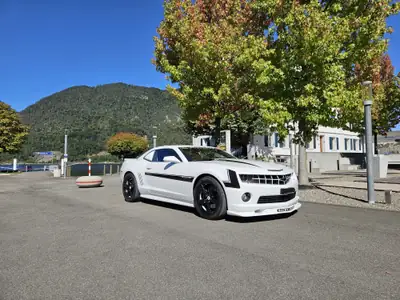 Chevrolet Camaro SS 2010 — Muscle car V8 6.2L en état neuf, 7'300 km seulement — vista posteriore