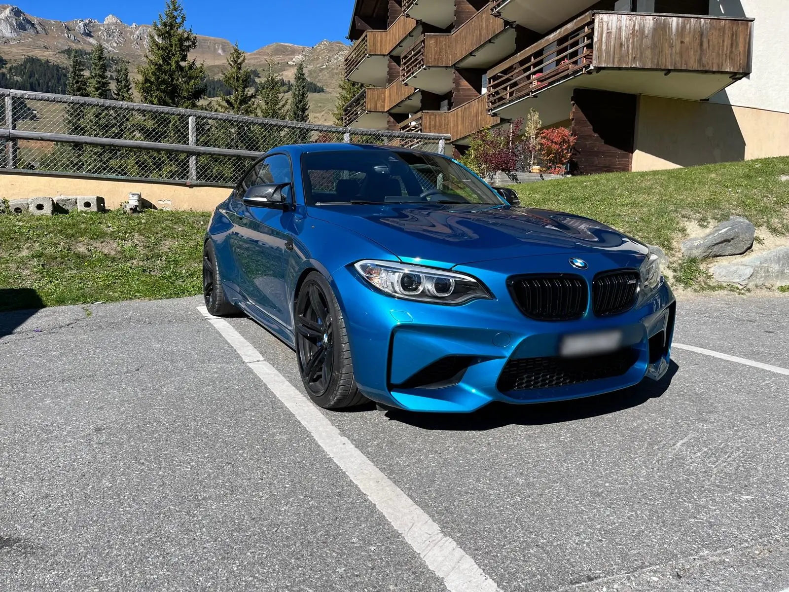 BMW M2 Coupé — 370 ch, boîte manuelle, bleu métallisé, 66 000 km — vista esterna