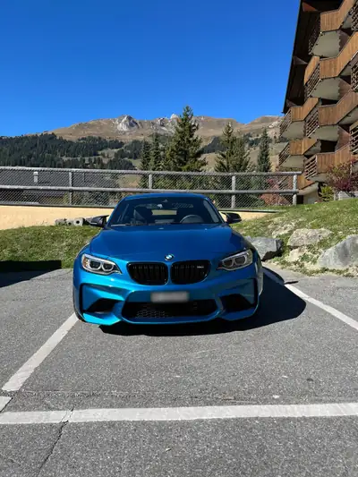 BMW M2 Coupé — 370 ch, boîte manuelle, bleu métallisé, 66 000 km — fianco