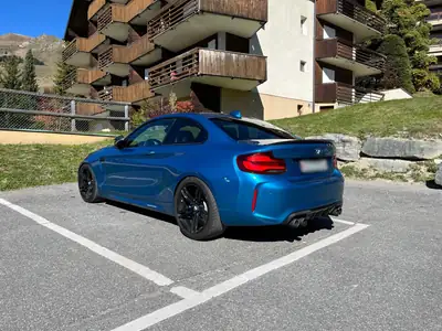 BMW M2 Coupé — 370 ch, boîte manuelle, bleu métallisé, 66 000 km — vista posteriore