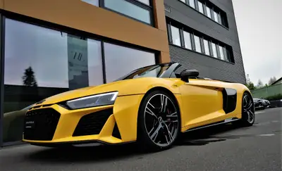 Audi R8 Spyder 5.2 FSI V10 — Cabriolet haute performance, 33 500 km seulement — side view