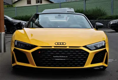 Audi R8 Spyder 5.2 FSI V10 — Cabriolet haute performance, 33 500 km seulement — rear view