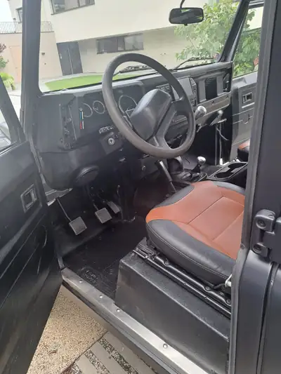 Land Rover Defender 110 SW — Légende 4x4 entièrement restaurée et équipée camping — Miniatura 7