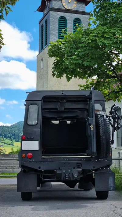 Land Rover Defender 110 SW — Légende 4x4 entièrement restaurée et équipée camping — Miniatura 8