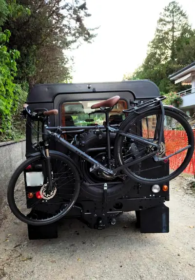 Land Rover Defender 110 SW — Légende 4x4 entièrement restaurée et équipée camping — Miniatura 10