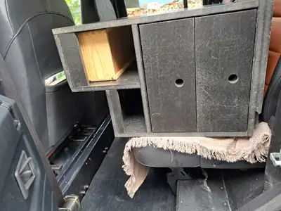 Land Rover Defender 110 SW — Légende 4x4 entièrement restaurée et équipée camping — Miniatura 13