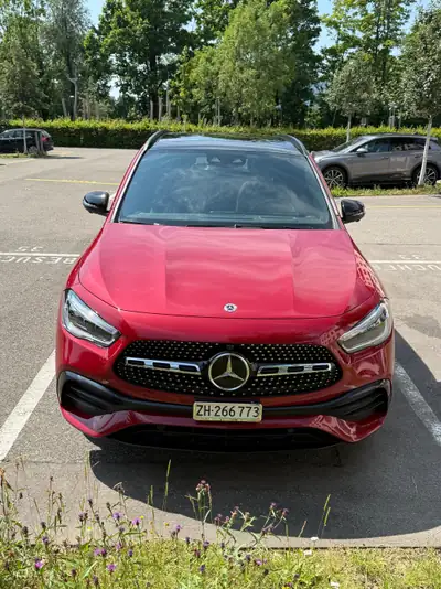 Mercedes-Benz GLA 250e AMG Line — SUV hybride rechargeable, 64'000 km, designo rouge — rear view