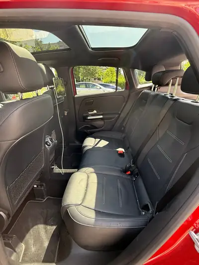 Mercedes-Benz GLA 250e AMG Line — SUV hybride rechargeable, 64'000 km, designo rouge — detail