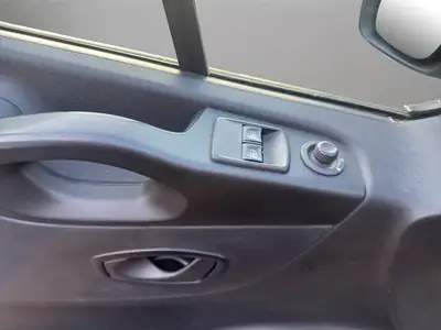 Renault Trafic 2.0 dCi 145 — Utilitaire fiable, 141'000 km, équipé Business — Miniatura 12