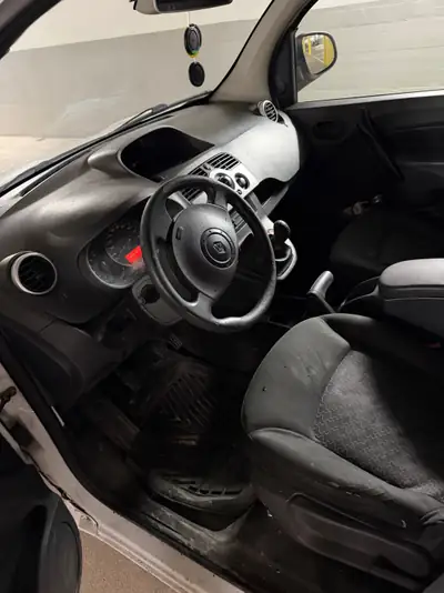 Renault Kangoo dCi 75 — Utilitaire compact fiable, moteur diesel économe — dashboard