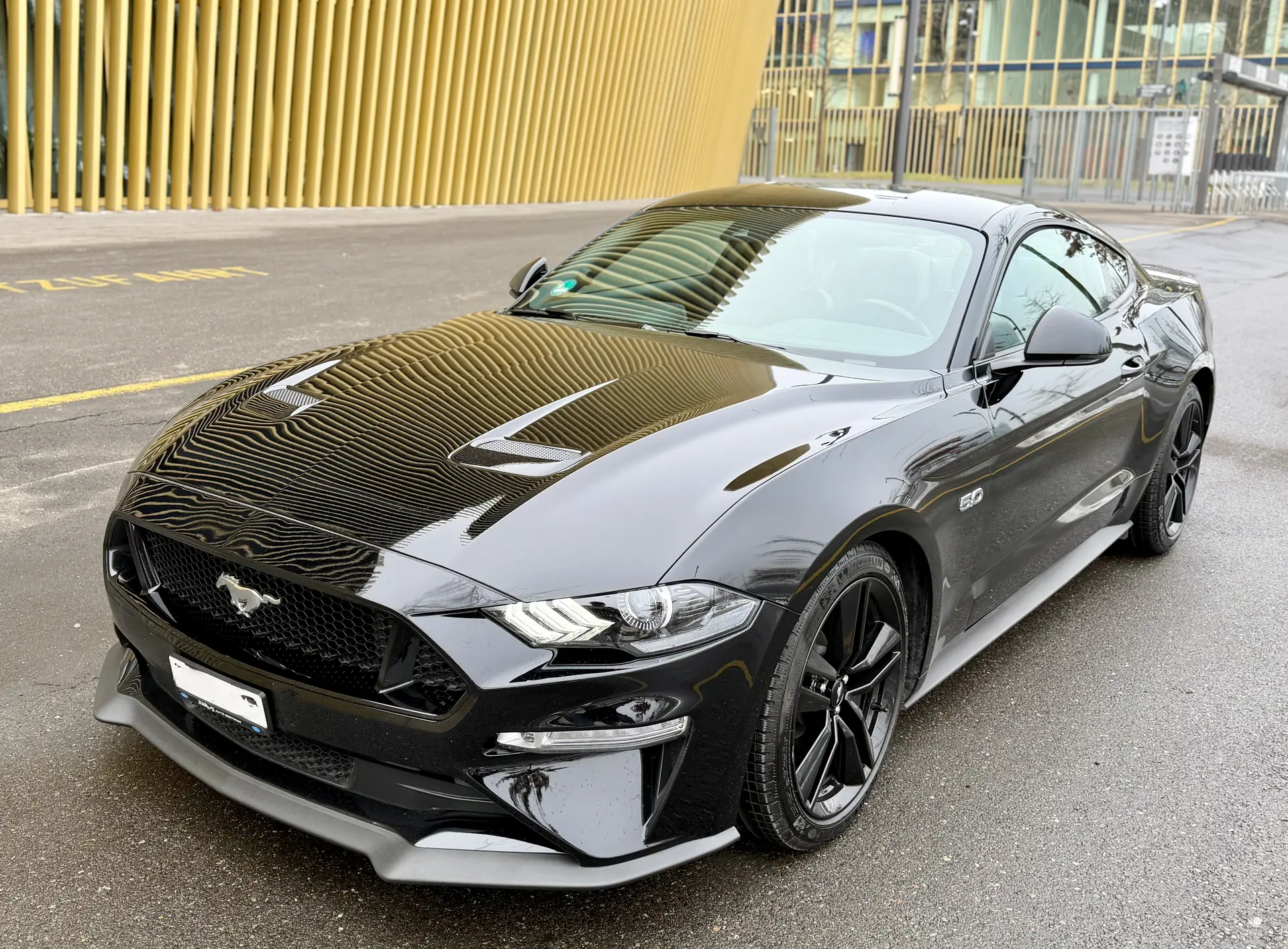 Ford Mustang Fastback 5.0 V8 GT — Muscle car légendaire, 451 ch, entretien impeccable — Außenansicht