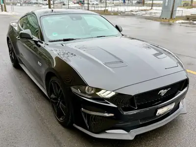 Ford Mustang Fastback 5.0 V8 GT — Muscle car légendaire, 451 ch, entretien impeccable — Armaturenbrett