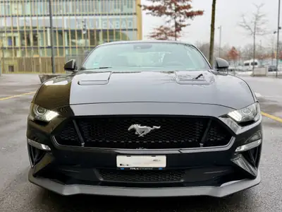 Ford Mustang Fastback 5.0 V8 GT — Muscle car légendaire, 451 ch, entretien impeccable — Innenraum