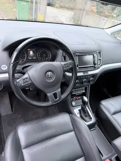 VW Sharan 2.0 TDI Highline — Monospace 7 places diesel, équipement premium — intérieur