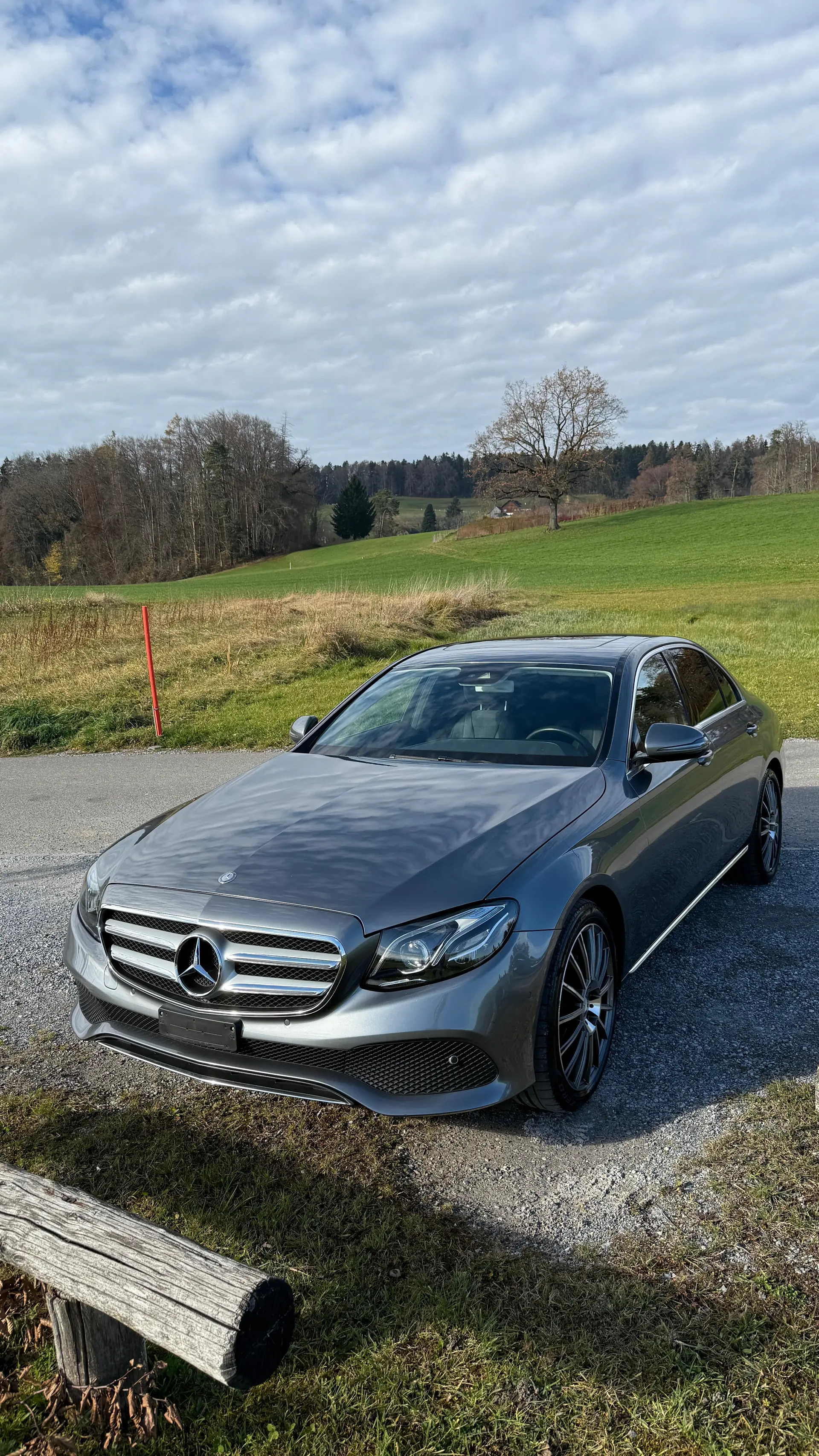 Mercedes-Benz E 220 d Limousine — Diesel efficace, 8 pneus, toit ouvrant — vue extérieure