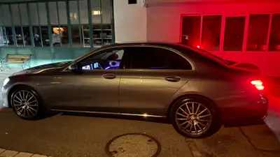 Mercedes-Benz E 220 d Limousine — Diesel efficace, 8 pneus, toit ouvrant — détail