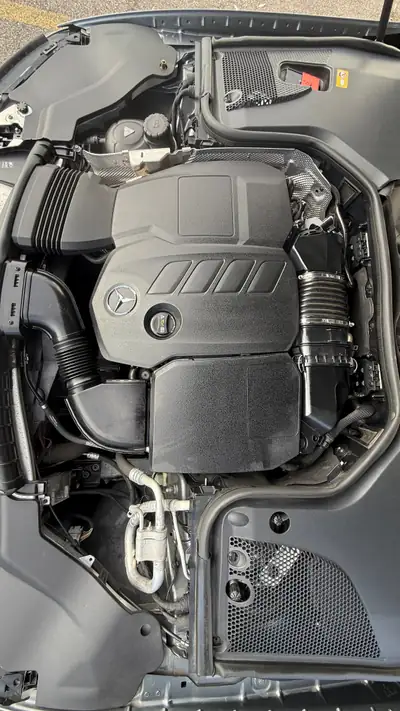 Mercedes-Benz E 220 d Limousine — Diesel efficace, 8 pneus, toit ouvrant — tableau de bord