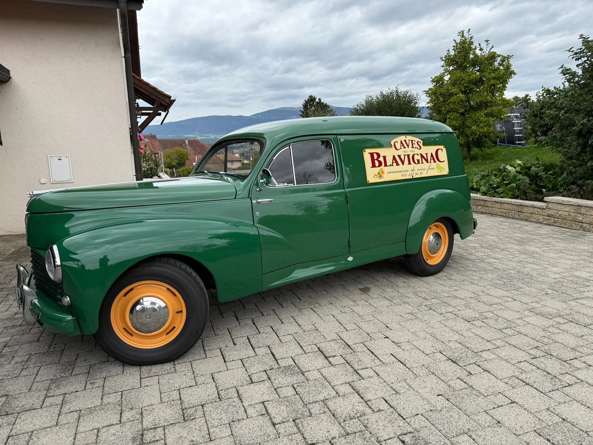 Peugeot 203 C5 Commerciale 1957 — Utilitaire vintage entièrement restauré, 56'000 km d'histoire