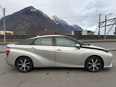 Toyota Mirai Fuel Cell Premium — Révolution hydrogène, 25 500 km seulement — Detail