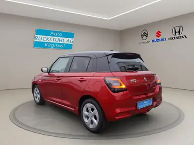 Suzuki Swift 1.2 Sakura Hybrid Automat — Citadine écologique et économique 2025 — dashboard
