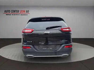 Jeep Cherokee 2.2 TD Limited AWD — SUV diesel robuste, toit panoramique, 89 400 km — dashboard