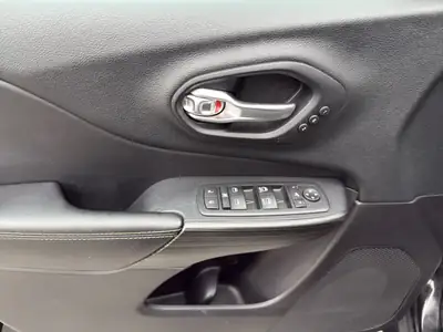 Jeep Cherokee 2.2 TD Limited AWD — SUV diesel robuste, toit panoramique, 89 400 km — Thumbnail 12