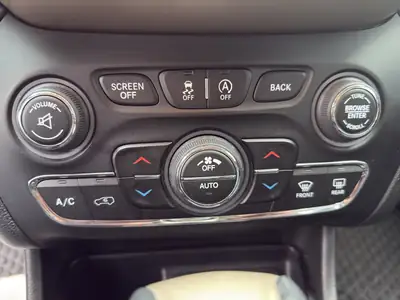 Jeep Cherokee 2.2 TD Limited AWD — SUV diesel robuste, toit panoramique, 89 400 km — Thumbnail 16