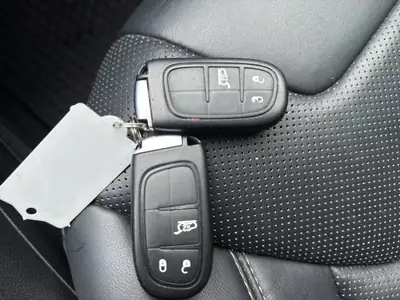 Jeep Cherokee 2.2 TD Limited AWD — SUV diesel robuste, toit panoramique, 89 400 km — Thumbnail 32