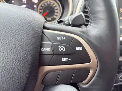 Jeep Cherokee 2.2 TD Limited AWD — SUV diesel robuste, toit panoramique, 89 400 km — Thumbnail 31