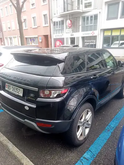 Land Rover Range Rover Evoque 2.2 TD4 Prestige — SUV compact premium, diesel efficace — vista posteriore