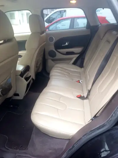 Land Rover Range Rover Evoque 2.2 TD4 Prestige — SUV compact premium, diesel efficace — dettaglio