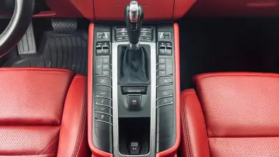 Porsche Macan Turbo PDK — 400 ch, design blanc élégant, état impeccable — Miniature 12