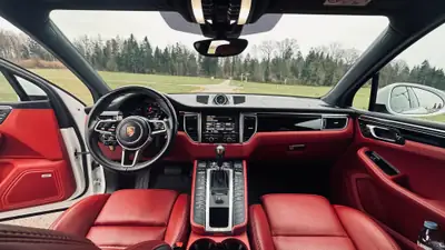 Porsche Macan Turbo PDK — 400 ch, design blanc élégant, état impeccable — Miniature 10